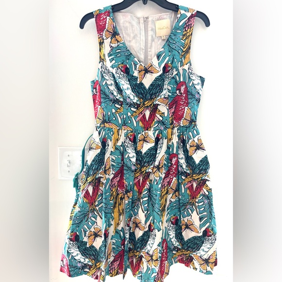 Women’s Size M Retro Tropical Butterfly Parrot Print Dress w/Pockets - Picture 1 of 6